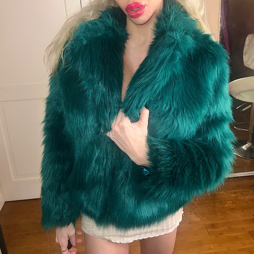 Luxurious Faux Fur Jacket NWOT size Small